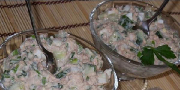 Салат с тунцом из банки Салат с тунцом огурцом яйцом рецепт